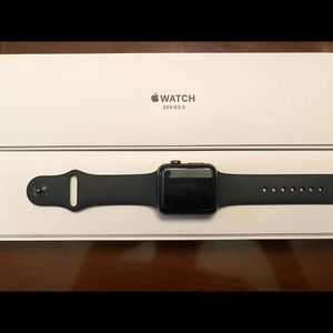 Apple Watch Series 3 GPS Space Gray
38mm - Black Sport Band